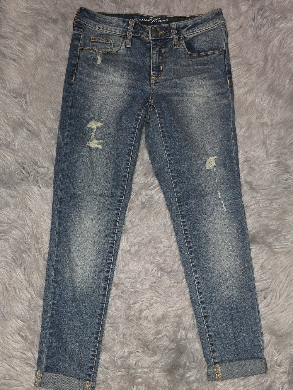 Universal Thread Women’s Distressed Jeans
